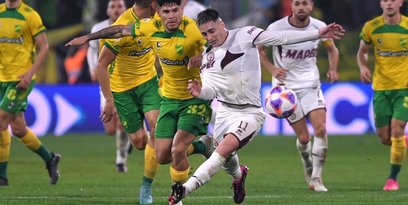 Defensa empató un emotivo partido en Florencio Varela ante Lanús