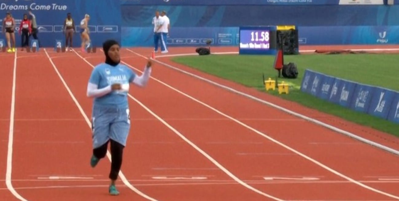 Una atleta de Somalia tardó más de 20 segundos en los 100 metros llanos y generó polémica