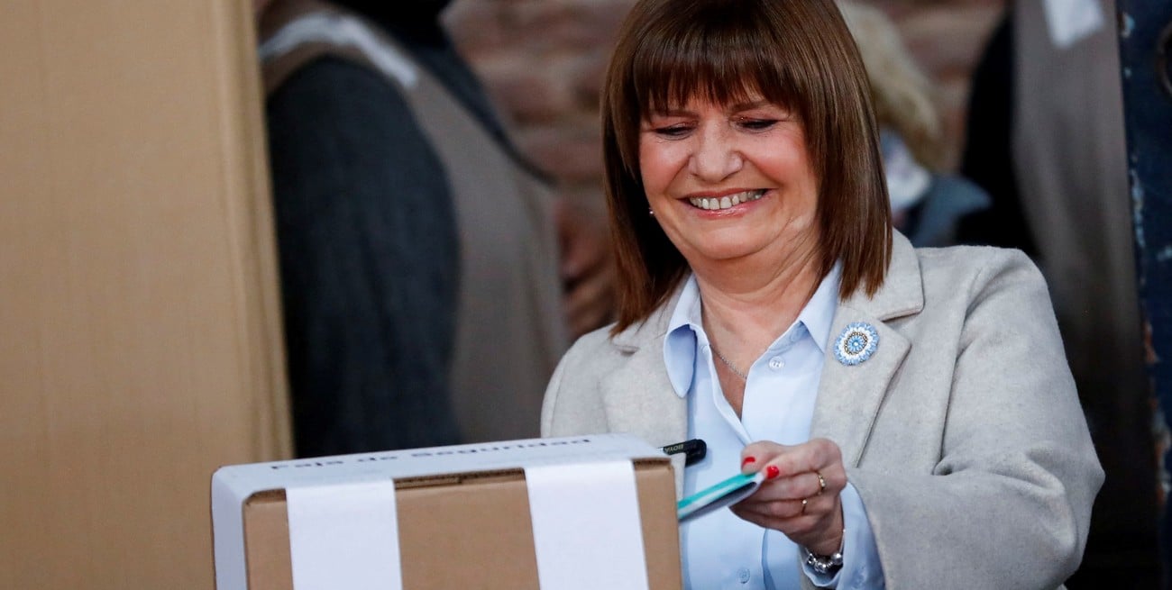 Votó Patricia Bullrich tras las demoras por fallas en la máquina electrónica