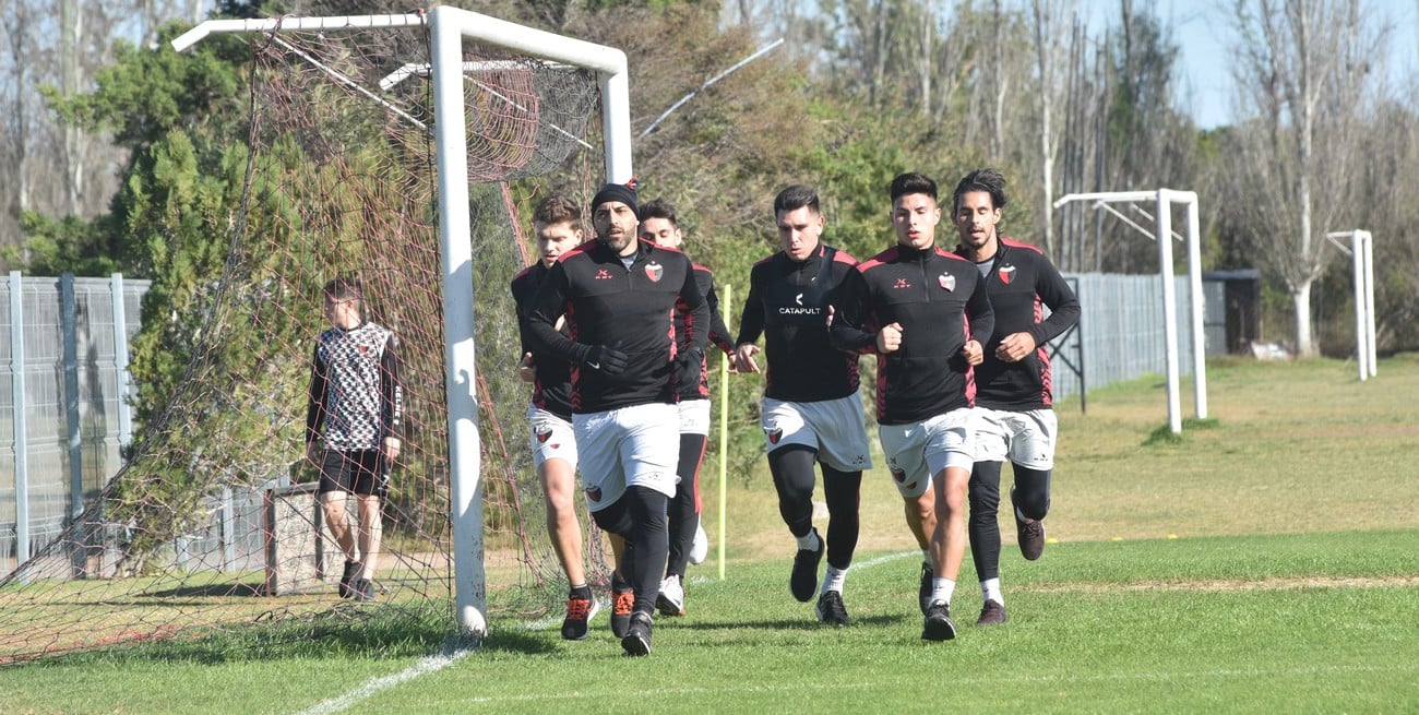 Colón prende motores en Junín mientras espera por el Flaco Conti