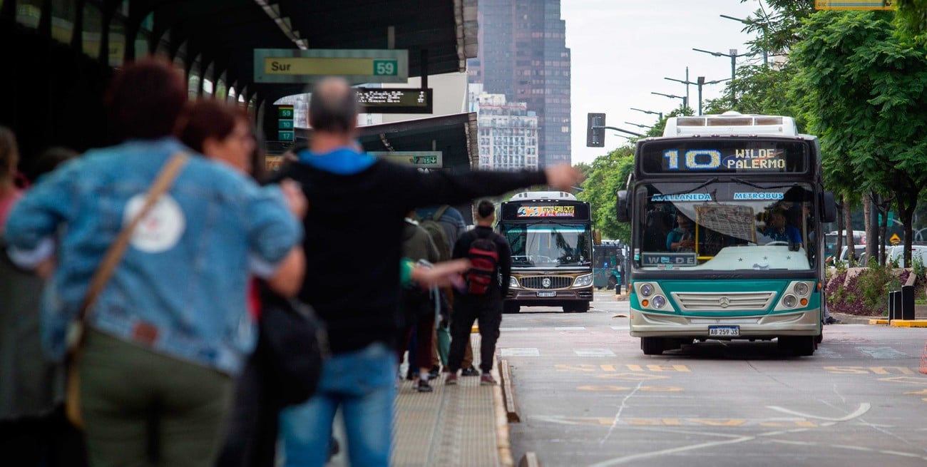 Congelaron en AMBA las tarifas de colectivos y trenes hasta después de las elecciones