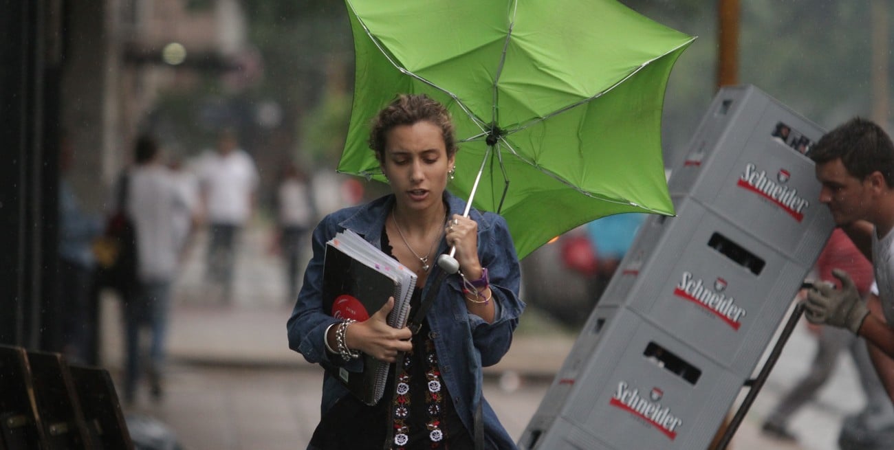 En la ciudad de Santa Fe, las ráfagas de viento
casi llegan a los 60 km/h y piden precaución