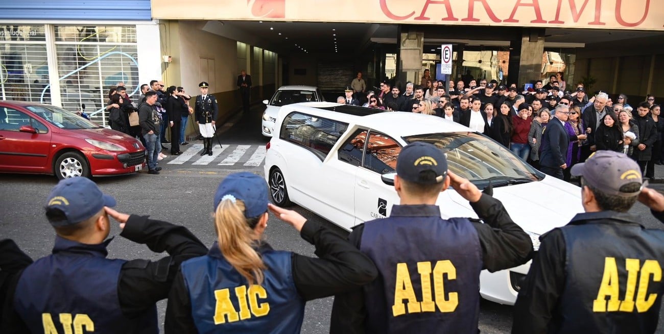 Dolor y angustia en la despedida del policía asesinado en Rosario