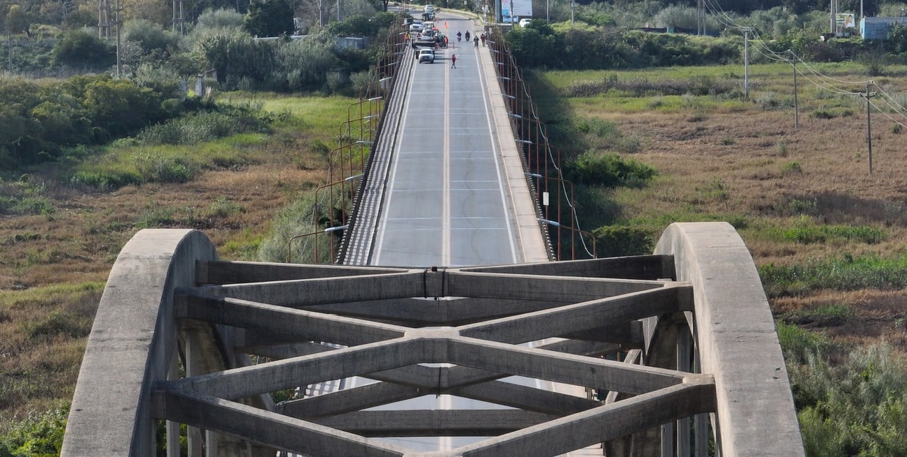 Tránsito alternado sobre el Puente Carretero por un siniestro vial