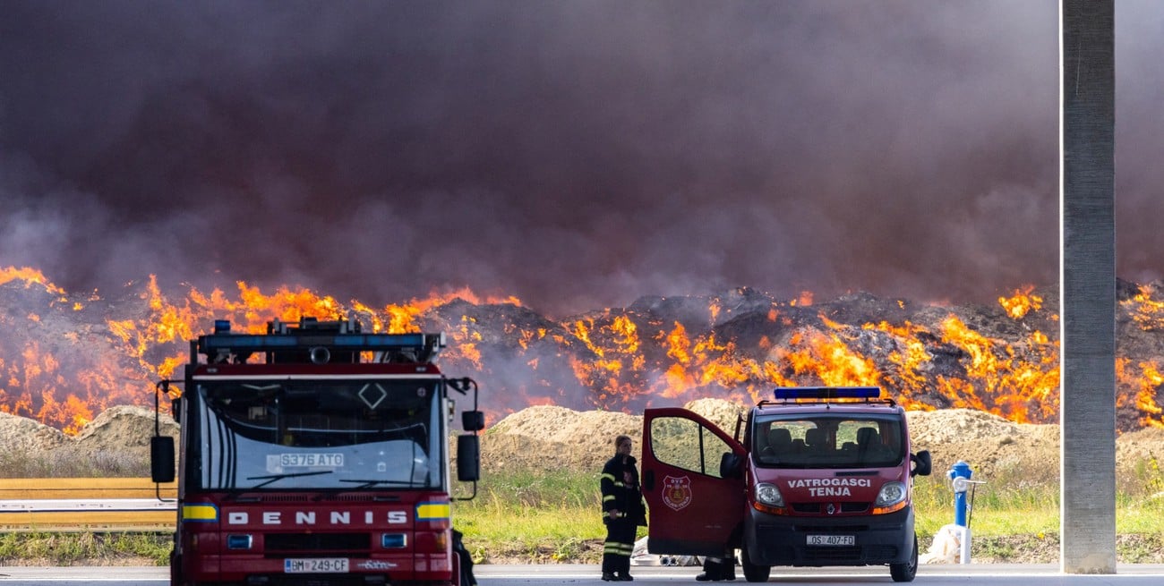 Impactante incendio en una fábrica de plásticos de Croacia