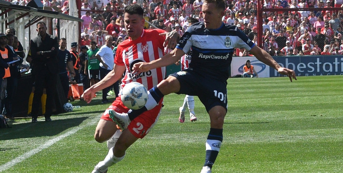 Gimnasia le empató sobre el final a Instituto, pero sigue complicado en el descenso