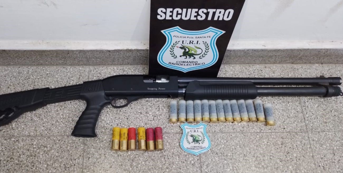 Con un arma de guerra y cartuchos antitumulto cuidaba la seguridad de un motel: fue detenido