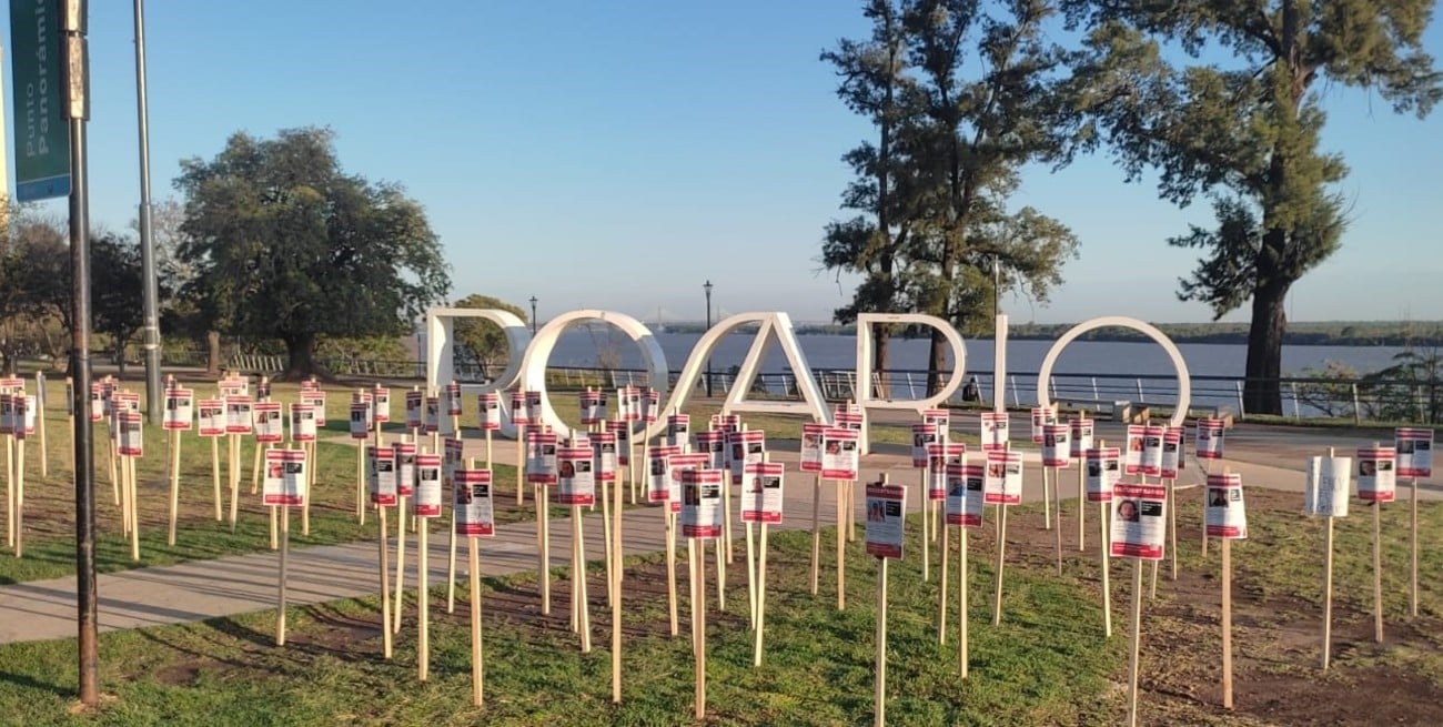 Colocaron en el parque de las Colectividades carteles de los argentinos secuestrados por Hamás