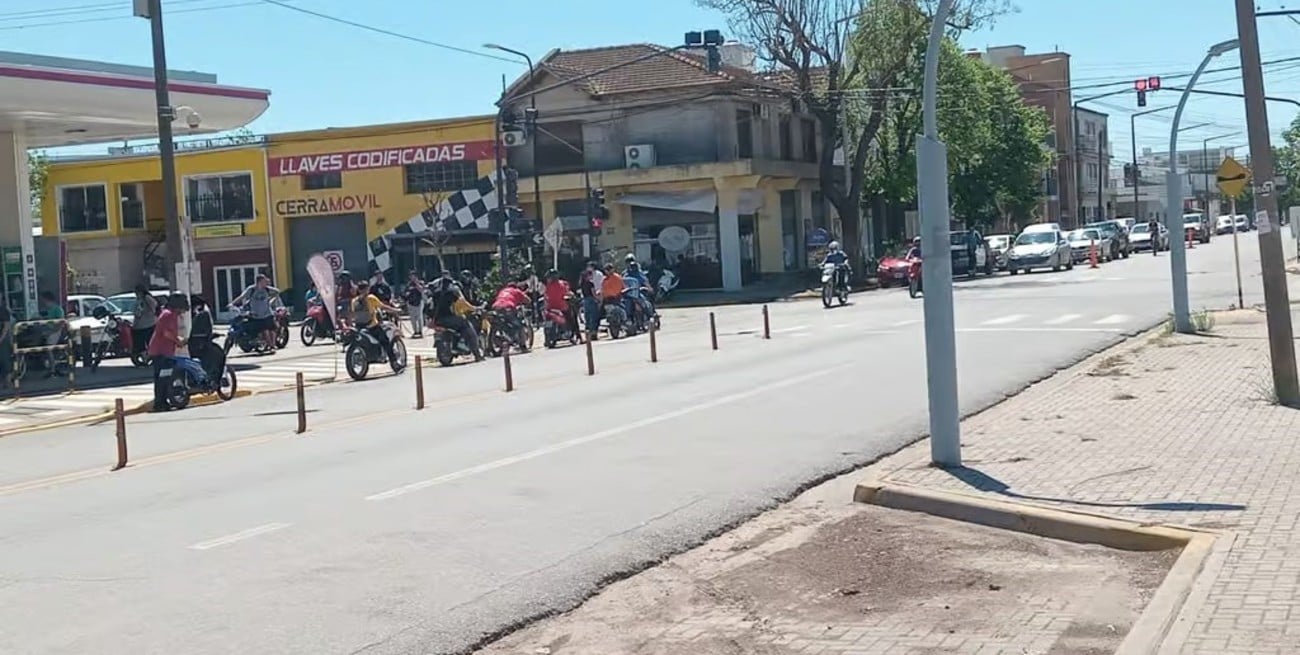 Largas filas para conseguir combustible en Venado Tuerto