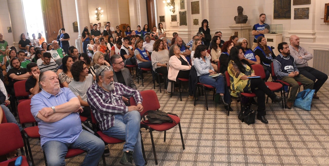 Con 40 oradores, se hizo una audiencia pública en defensa de la educación en Santa Fe