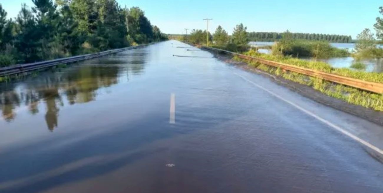 Por la creciente del río Uruguay, cortaron una ruta en Corrientes