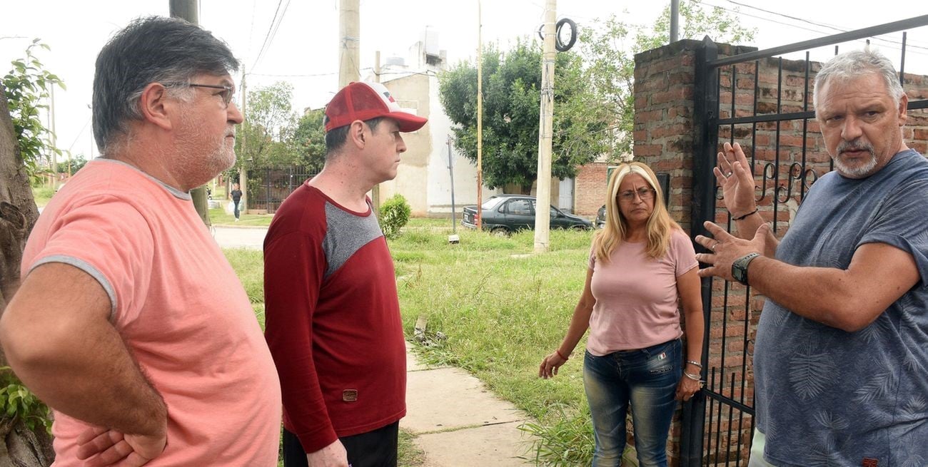 Vecinos del barrio La Florida reclaman por la falta de presión del agua potable