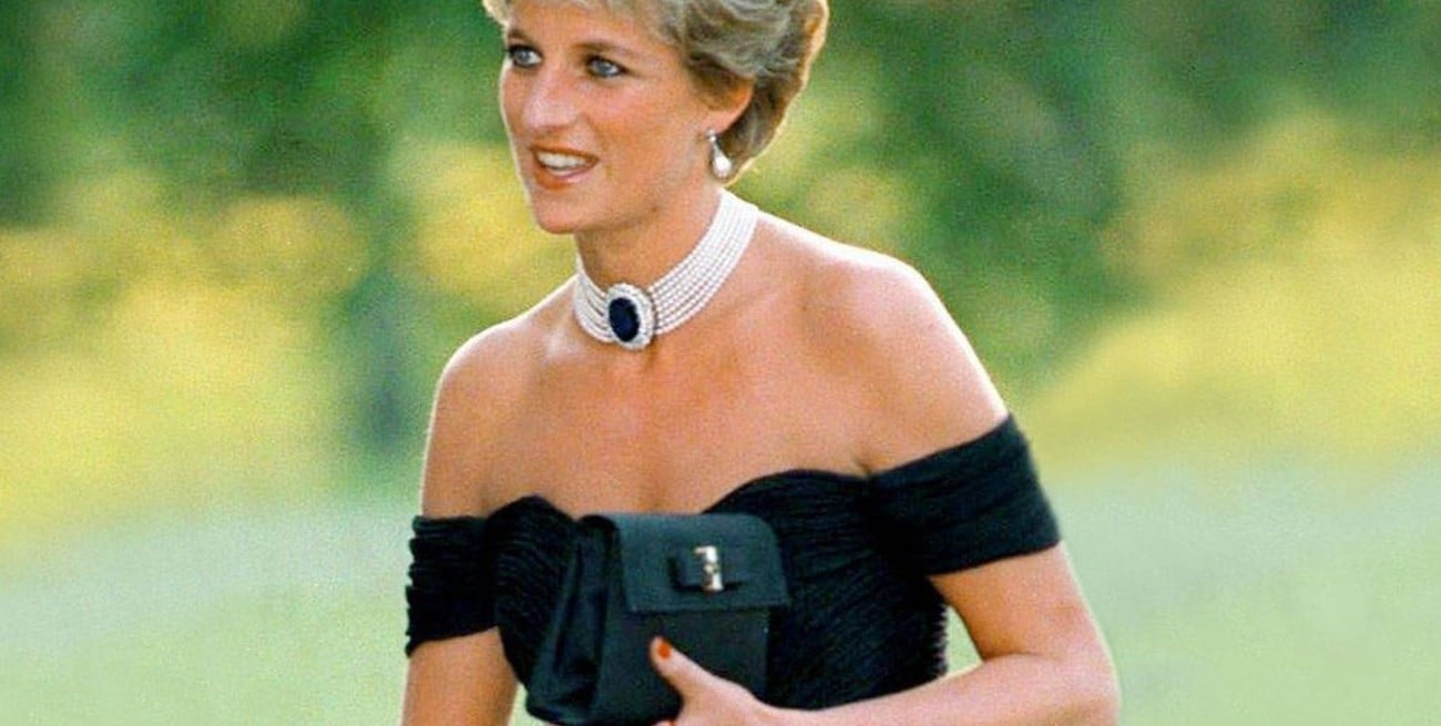 Subasta histórica: Vestido de Lady Di, alcanza 1.1 millones de dólares 