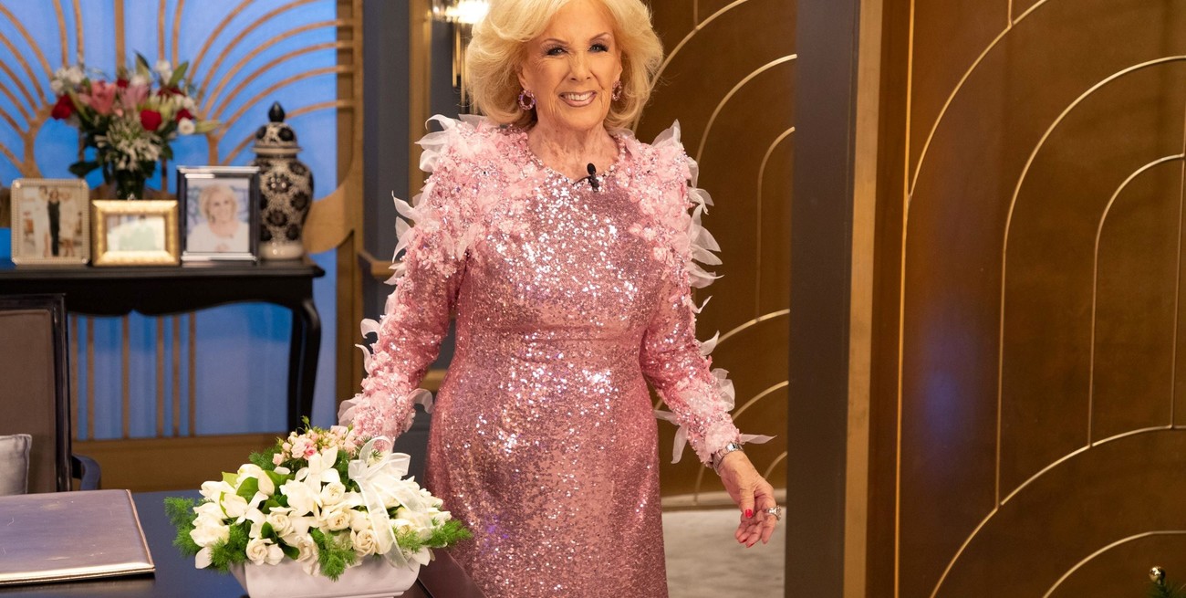 Pese a los retoques, a Mirtha Legrand no le gusta su busto en Villa Cañás: qué dijo