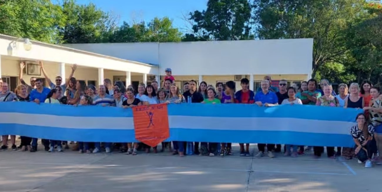 Robaron, vandalizaron y prendieron fuego una escuela secundaria de Reconquista 