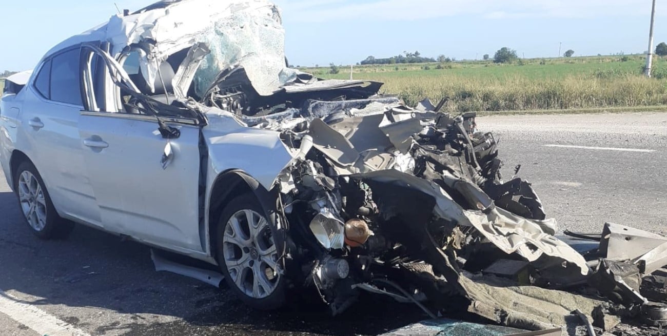 Trágico choque entre un auto y un camión en la ruta 34