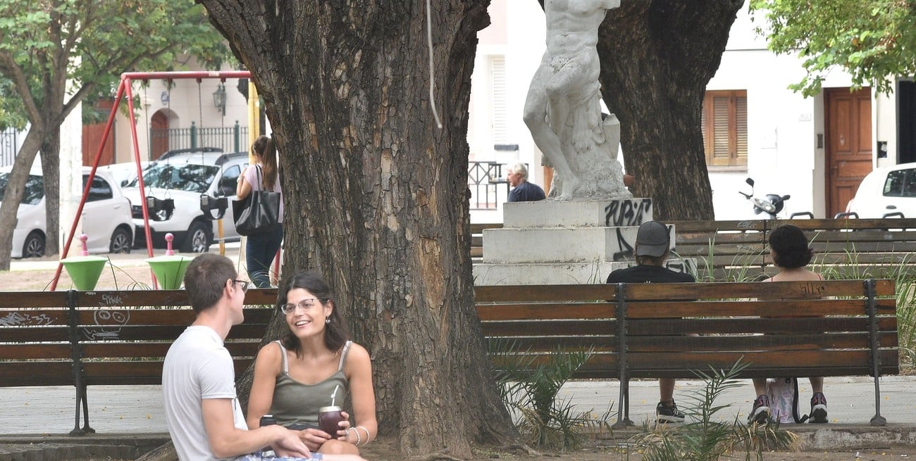 Un enero febril en Santa Fe: de las calles quietas al turismo local bien "gasolero"