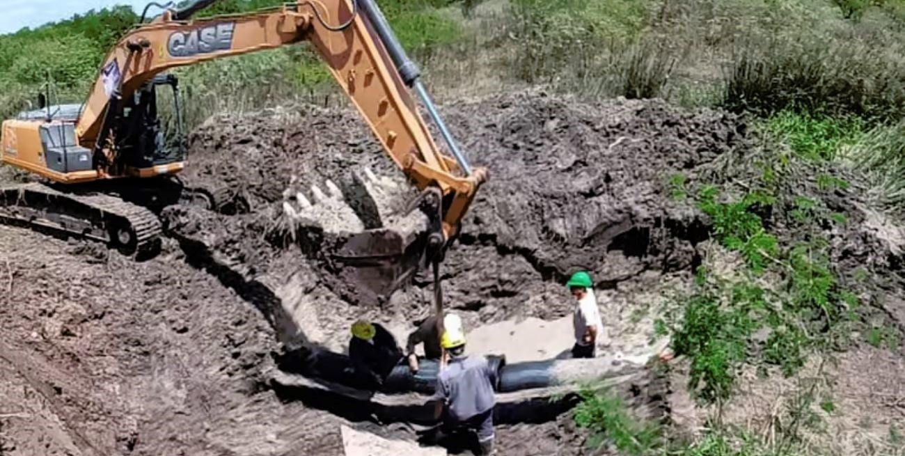 Avanza la reparación del tramo dañado del acueducto Reconquista