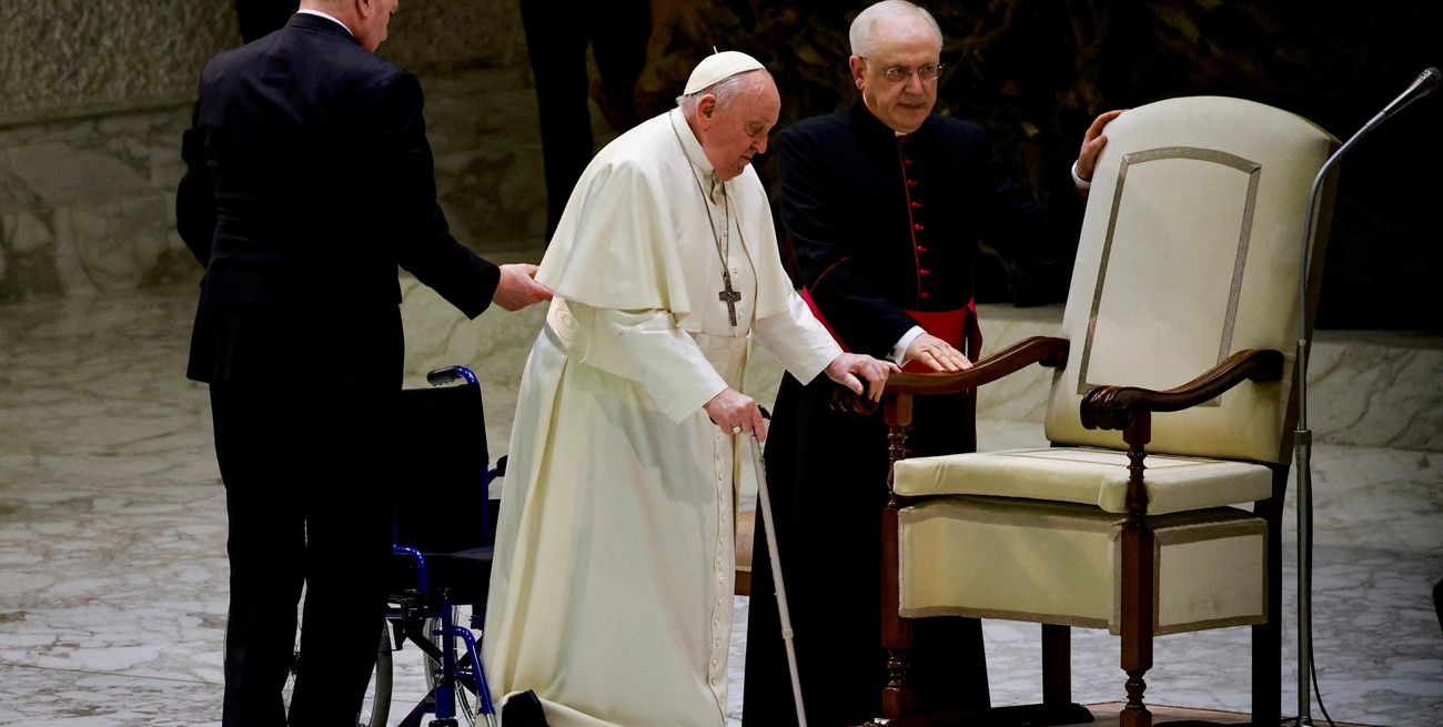 El papa Francisco fue hospitalizado en Roma