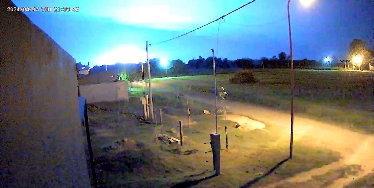 Video: así se iluminó el cielo tras la falla que provocó el apagón en Santa Fe