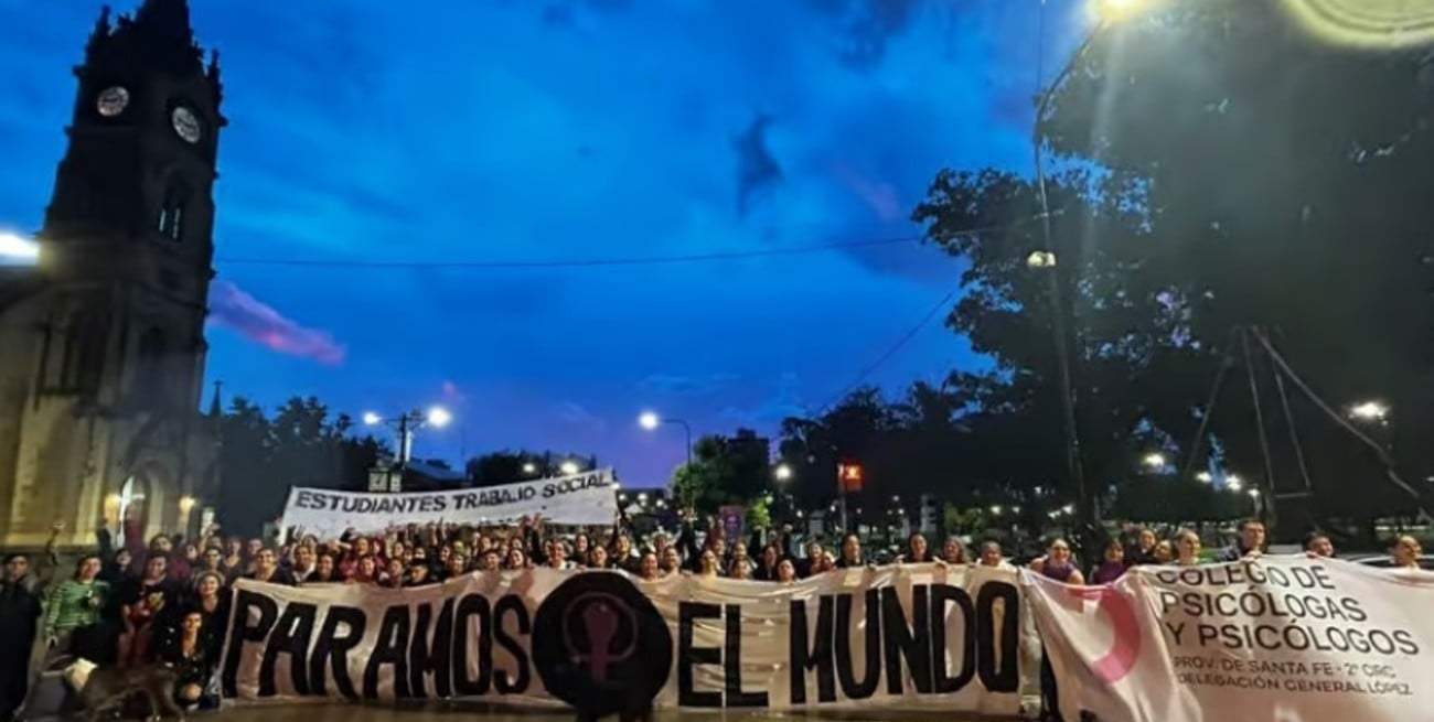 Pese a la lluvia, la marcha por el 8M tuvo amplia convocatoria en Venado Tuerto