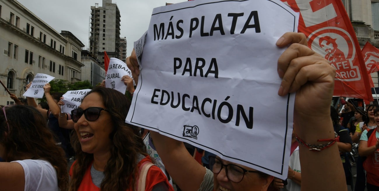 Ofrecieron $ 325.000 de piso docente nacional y amenazan con paros a nivel país
