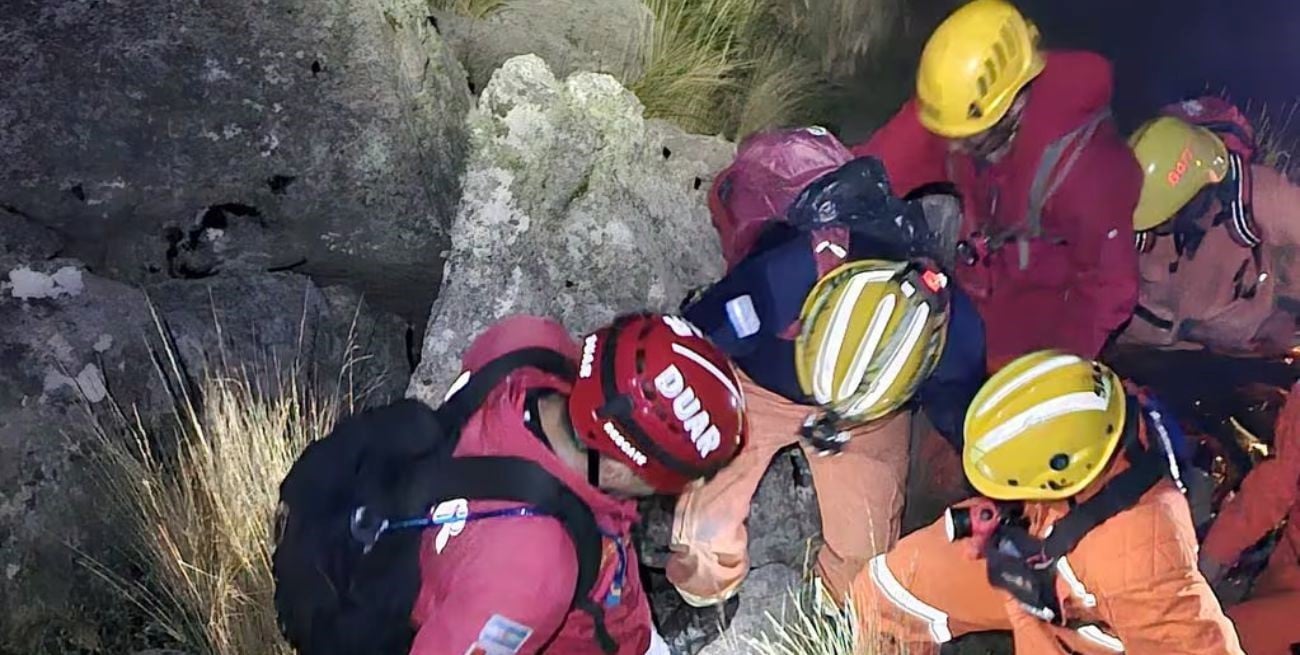 Un turista se sintió mal tras subir al cerro Negro y debió ser rescatado: tenía apendicitis