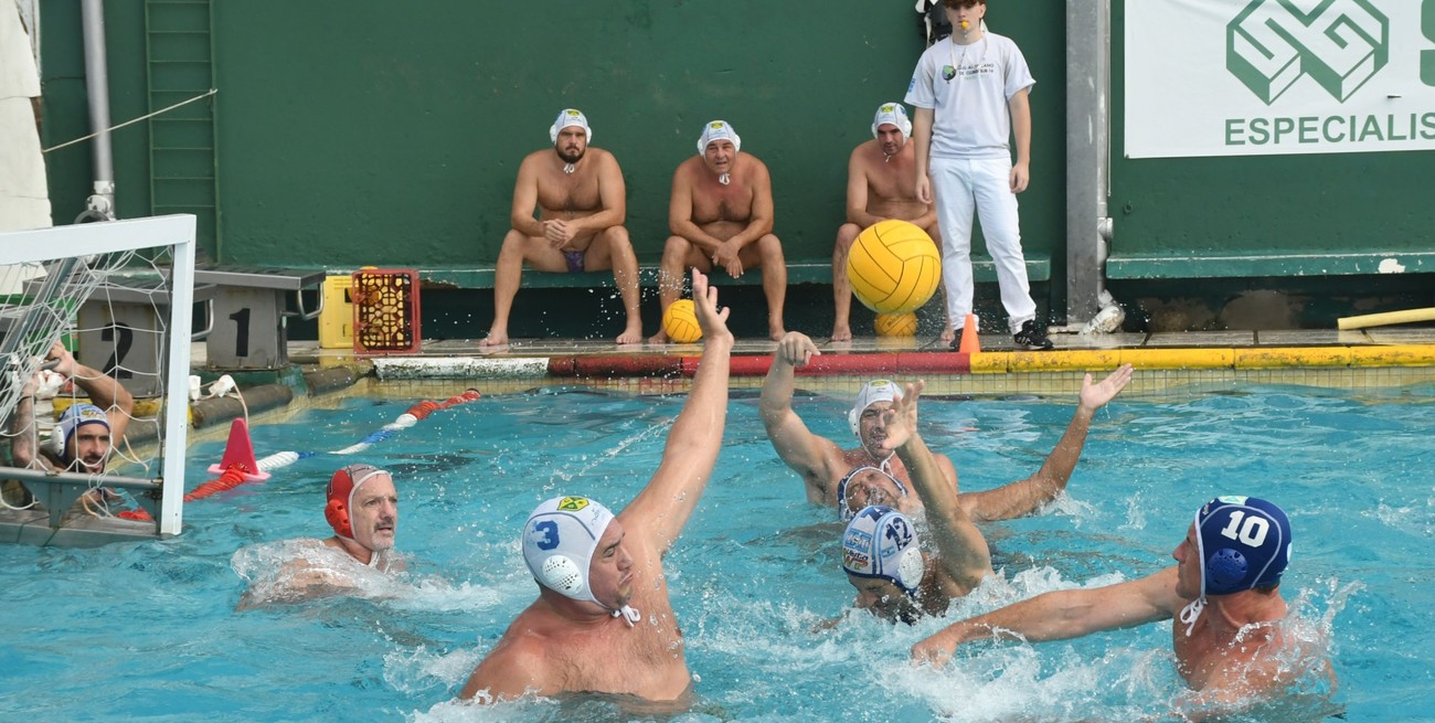 El Torneo Máster de Waterpolo en el Club Regatas fue un éxito