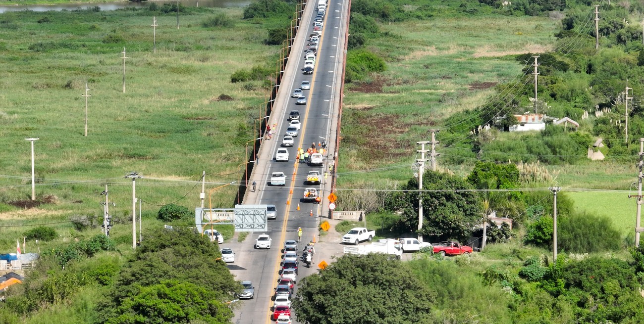 Arreglos y congestión: así se vio el Puente Carretero desde el drone de El Litoral