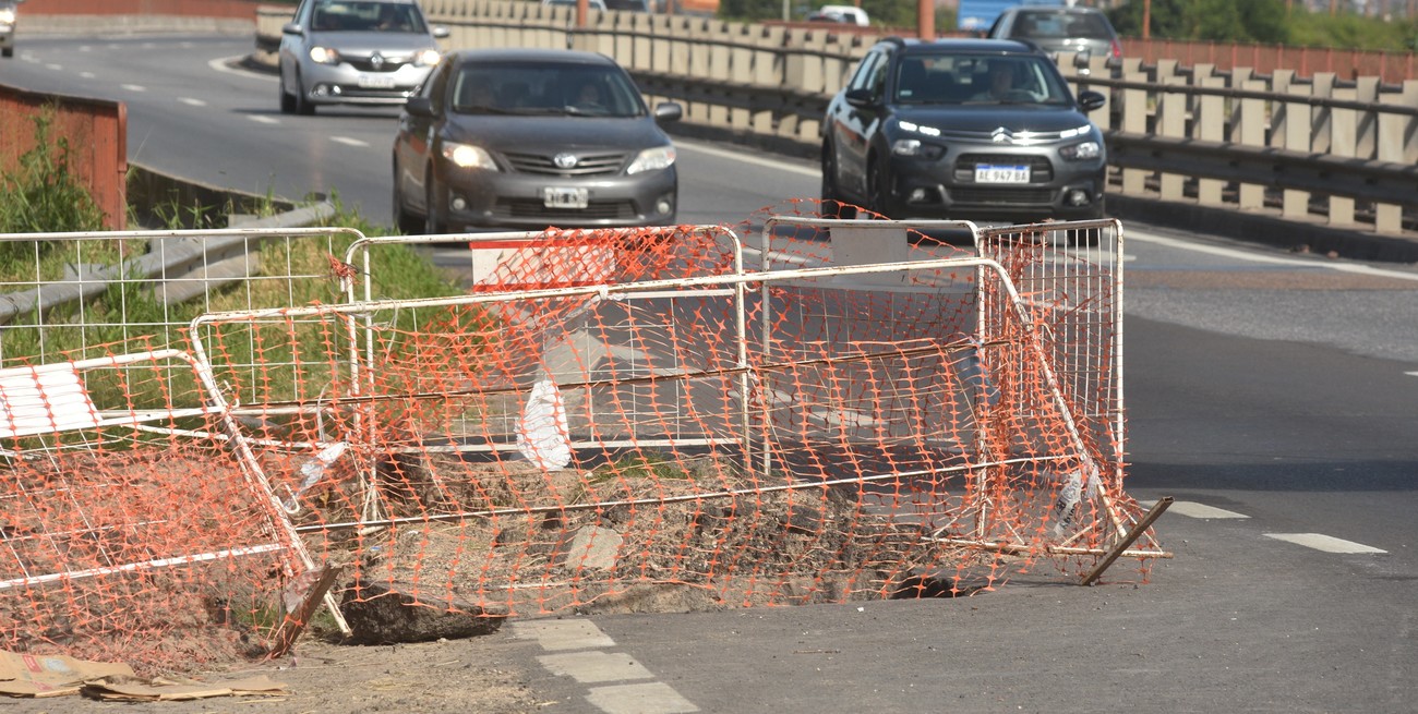 
Ruta 168: advierten sobre un peligroso socavón a la altura de Bajada Distéfano