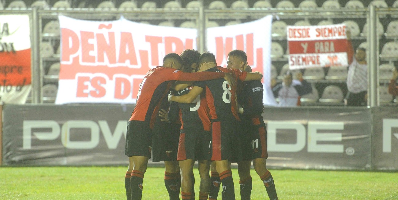 Colón madrugó al Gallo con fútbol, eficacia y jerarquía