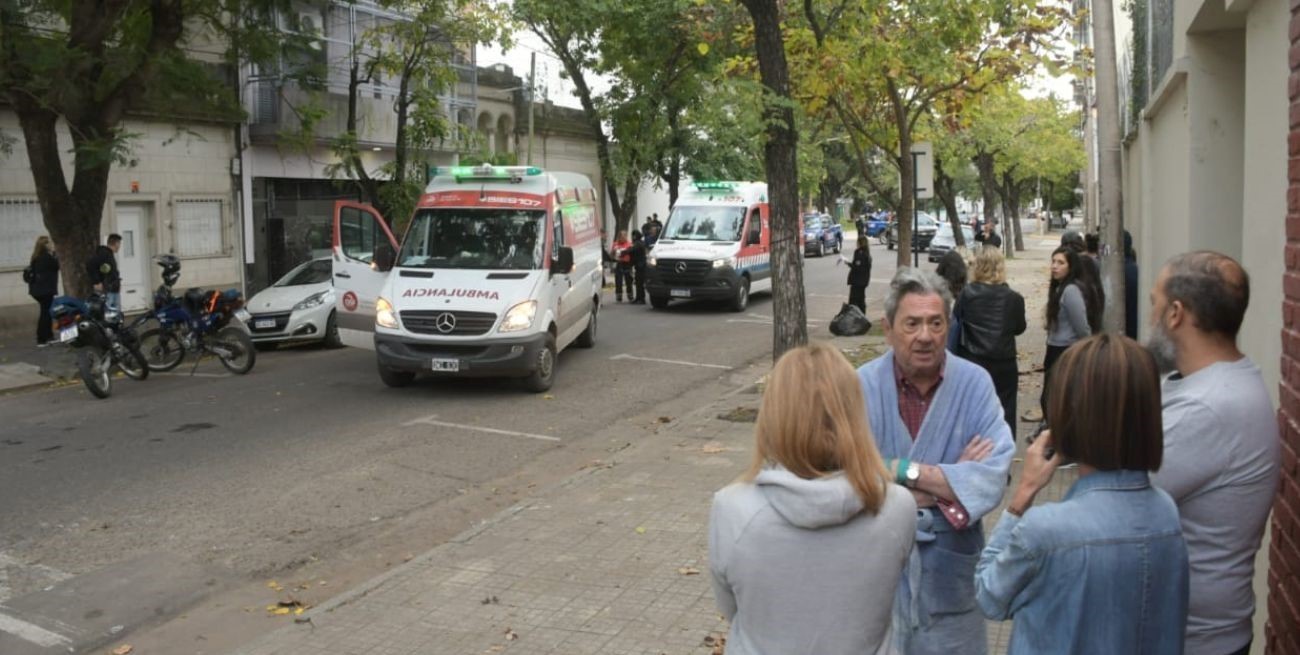 Incendio y susto en el cuarto piso de un edificio de barrio Constituyentes