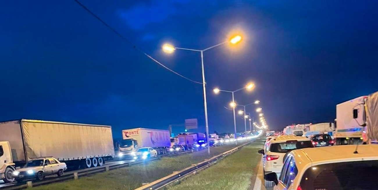 Mañana de tránsito complicada por una protesta en Rosario