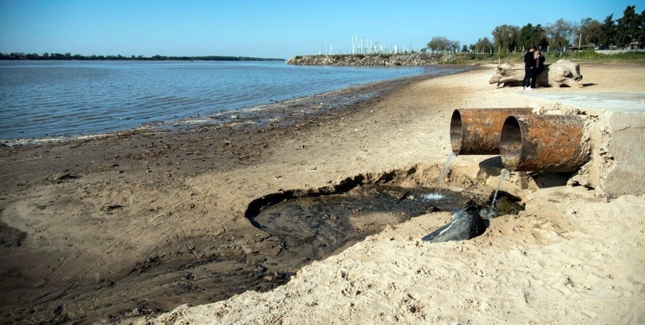 Quiénes son los funcionarios de ASSA procesados por la contaminación del río Paraná