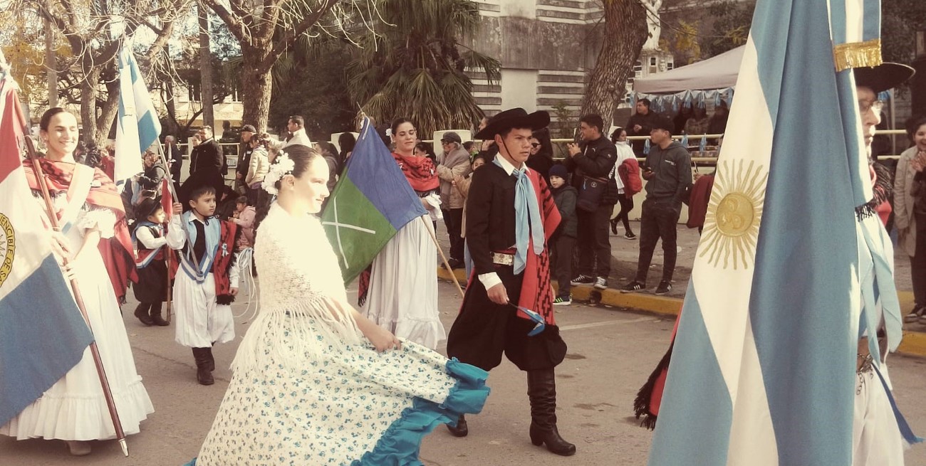 Gran celebración en Coronda del 25 de Mayo con un concurrido desfile cívico-militar