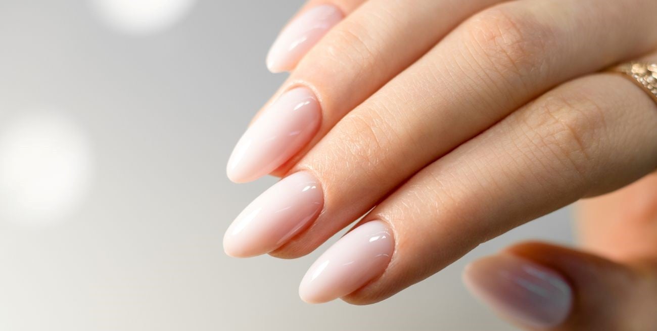 Regresan las Granny Nails: minimalismo y sofisticación en el diseño de uñas 