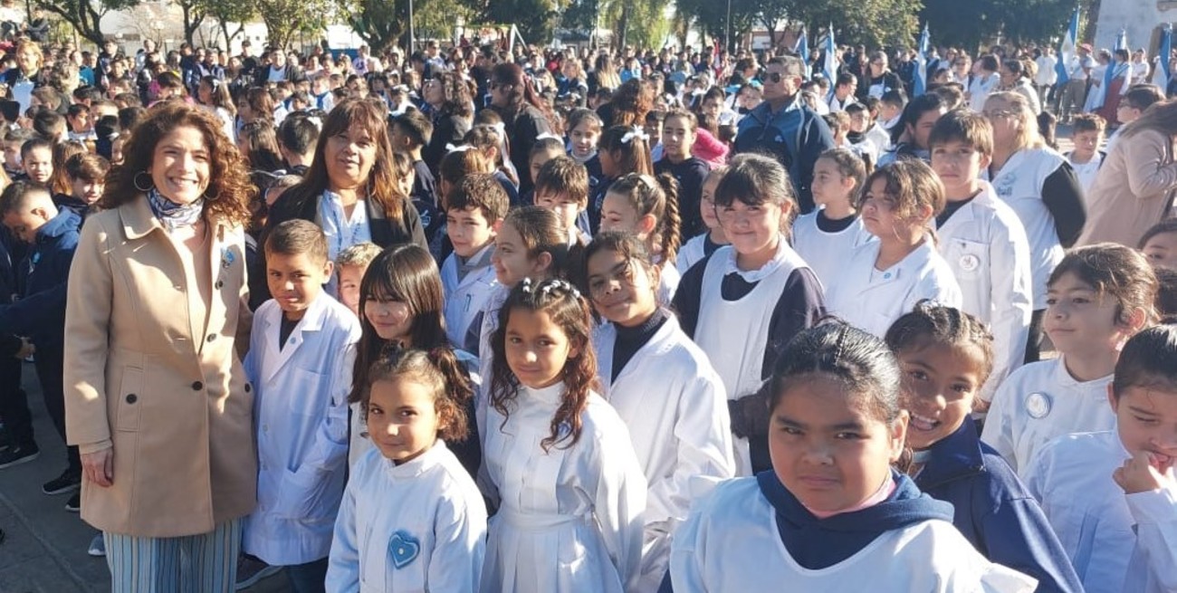 Niños de Vera prometieron lealtad a la Bandera