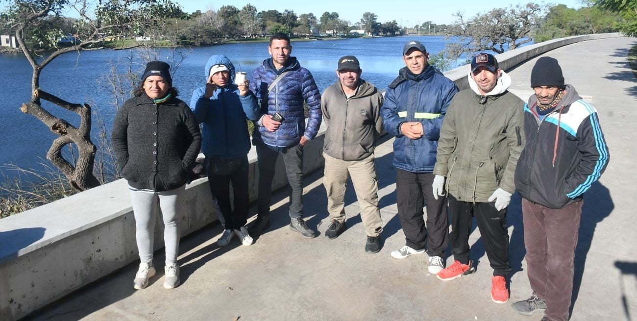 Cómo es el trabajo de los ex cuidacoches de Santa Fe tras ser "expulsados" de las calles