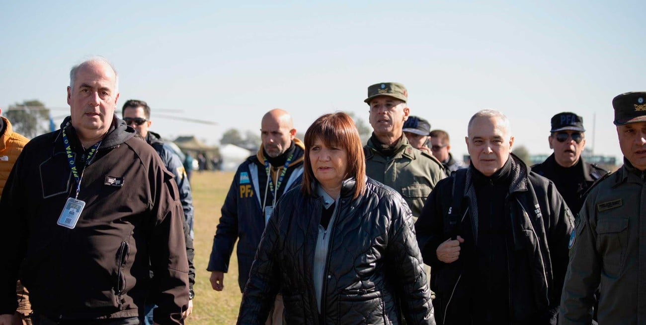 Con Bullrich en el lugar se hicieron rastrillajes en el caso de Loan Peña