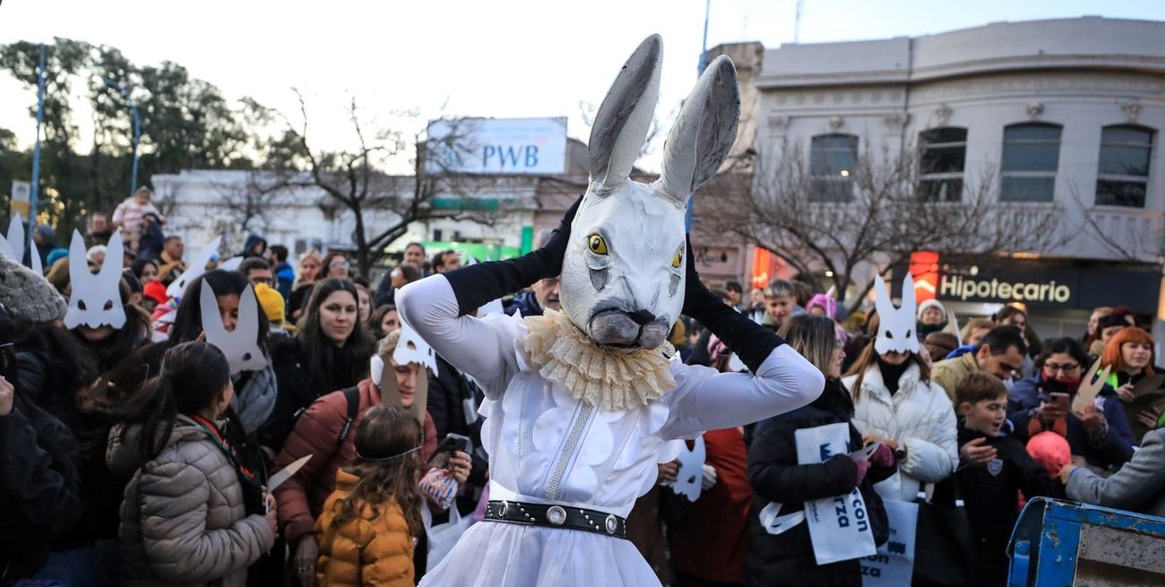 Rafaela se transformó en un “país de las maravillas” en el Festival de Teatro
