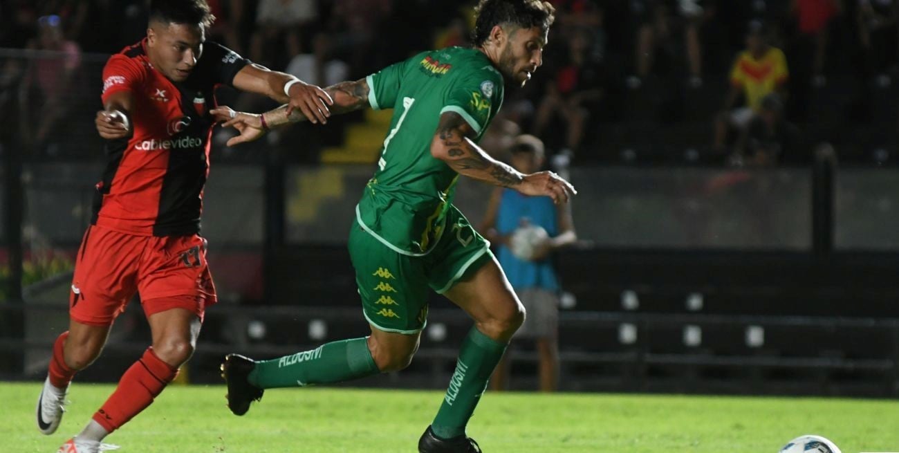 Partidazo en el mar, tiburones y sábalos: Colón líder, Aldosivi escolta