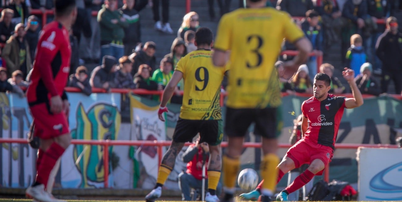 Colón: un solo gol de visitante en esos 7 partidos sin alegrías 