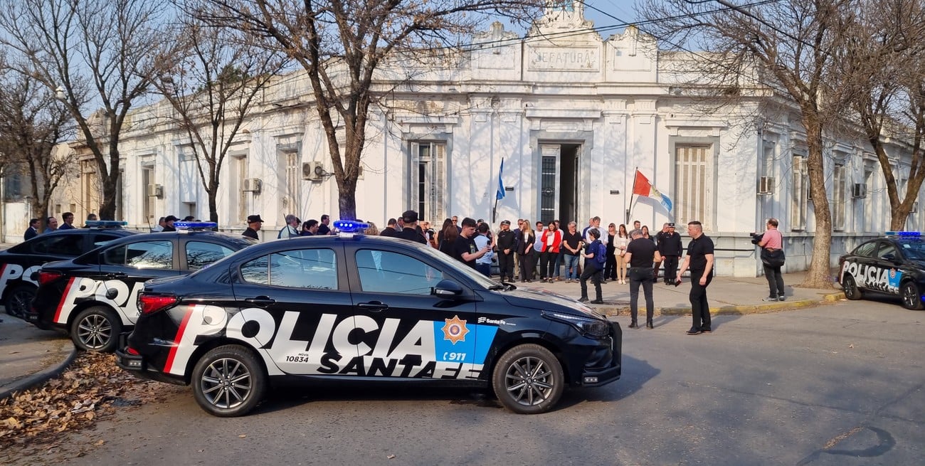 Se entregaron cinco móviles policiales para el departamento Caseros