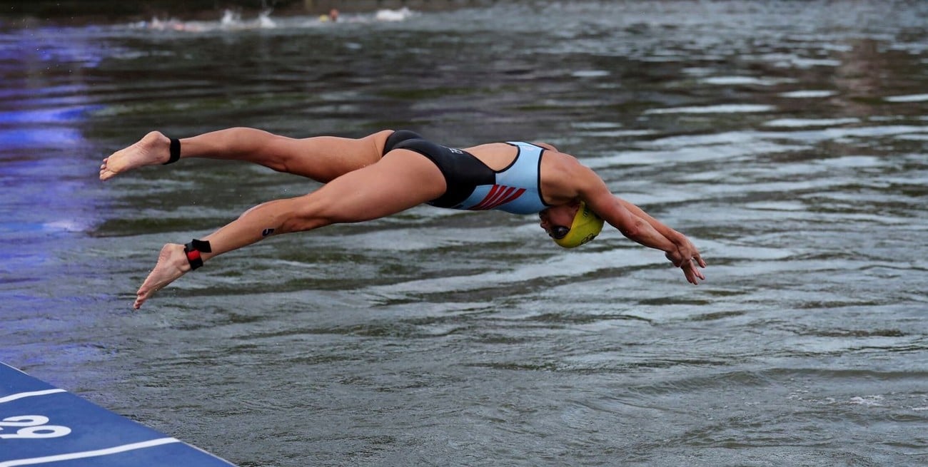 París 2024 suma otra polémica: una atleta fue hospitalizada tras nadar en el Río Sena