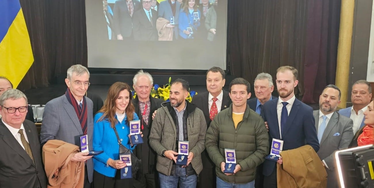 Prosvita cumplió 100 años y reconoció al ex corresponsal de guerra de El Litoral por sus coberturas en Ucrania