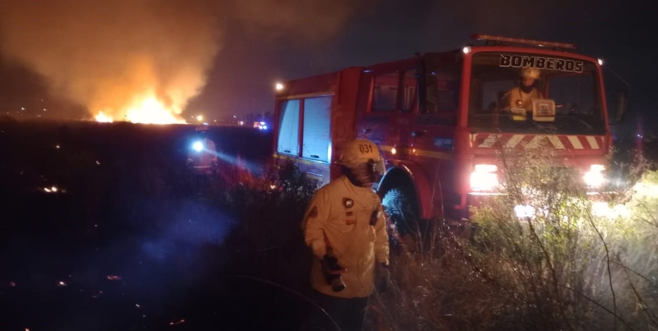 Destacan la labor de Bomberos de San Jerónimo del Sauce durante el incendio en la zona del aeropuerto