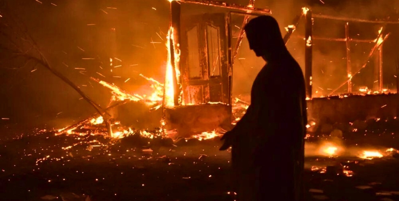 Impactante imagen en medio del incendio en Córdoba: una Virgen sobrevivió a las llamas