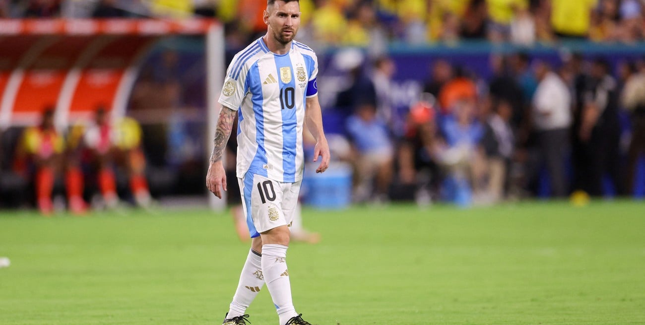 Messi vuelve a la Selección Argentina y hay cambios por la sanción a Dibu Martínez: la lista completa