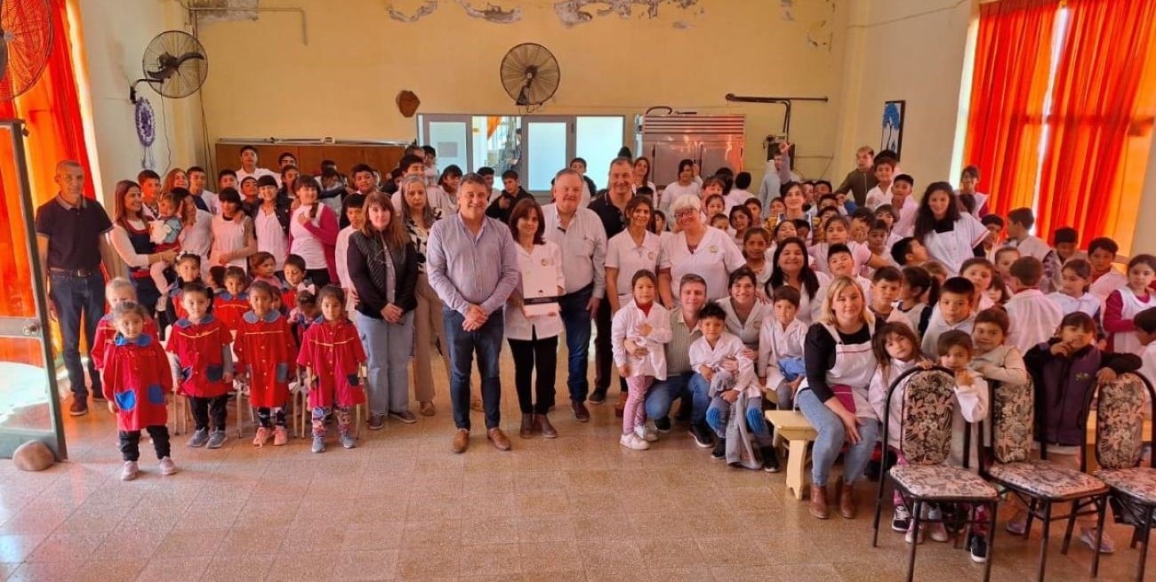 Michlig y su equipo de trabajo acercaron aportes FANI a Escuelas de San Cristóbal