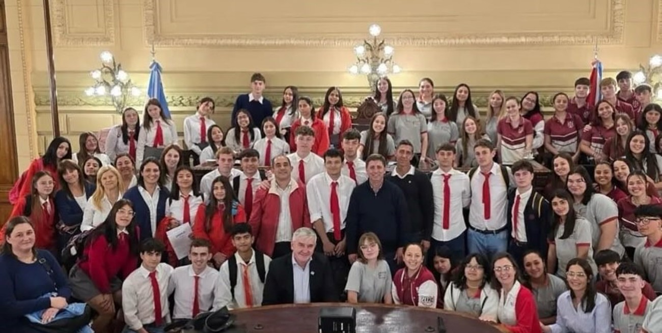 Pilar: alumnos del Instituto San Martín y el Colegio Santa Marta visitaron el Senado